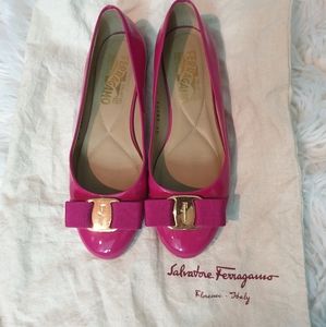 Ferragamo Varina Bow Hotpink patent flats sz34.5